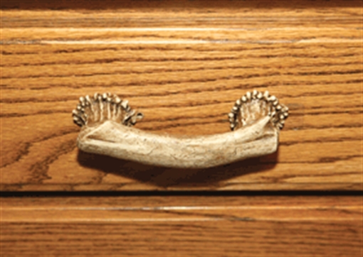 RIVER'S EDGE GIFTS EDGE DRAWER HANDLE 4" ANTLER 655